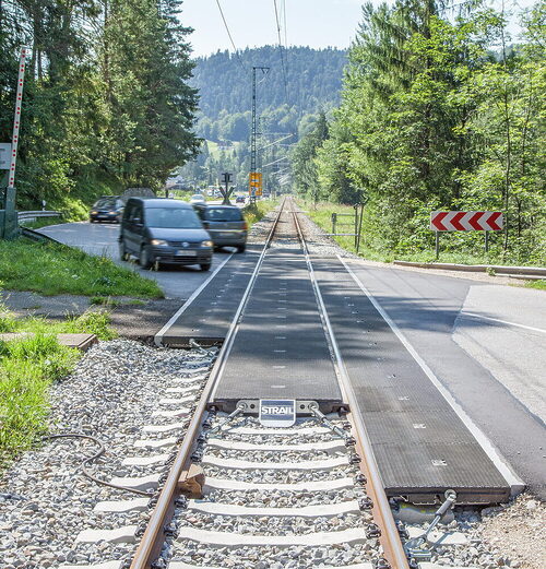 KRAIBURG STRAIL bietet Bahnübergangssysteme für alle Belastungsklassen.