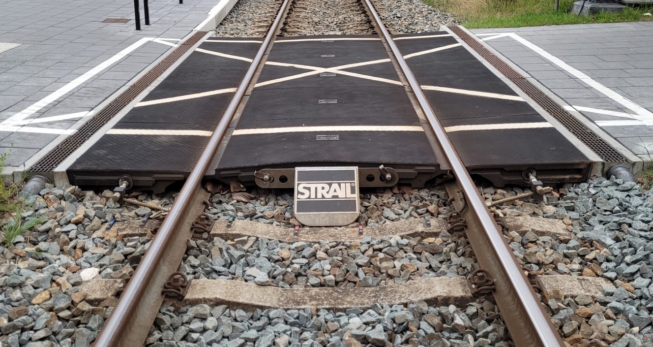 Level crossing with D kerbstone