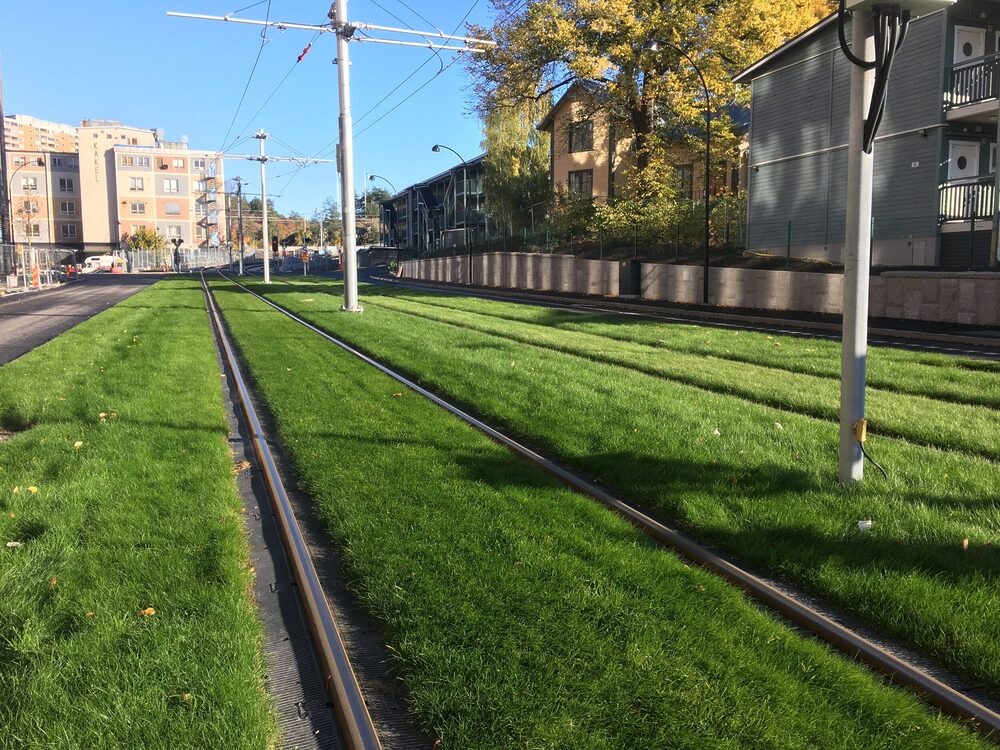 STRAILastic green tracks for green cities