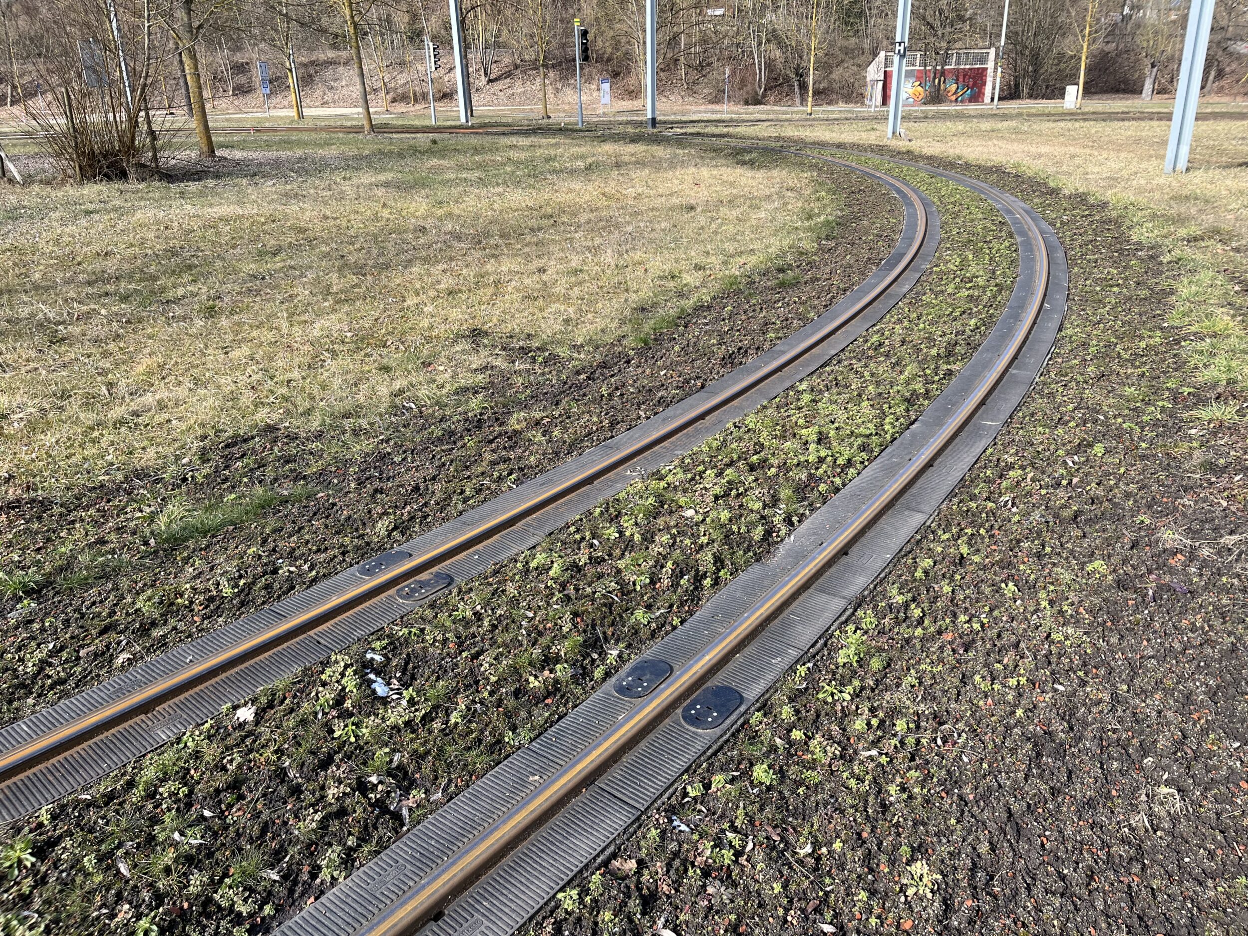 Transforming urban spaces and infrastructure sustainably with STRAILastic green tracks