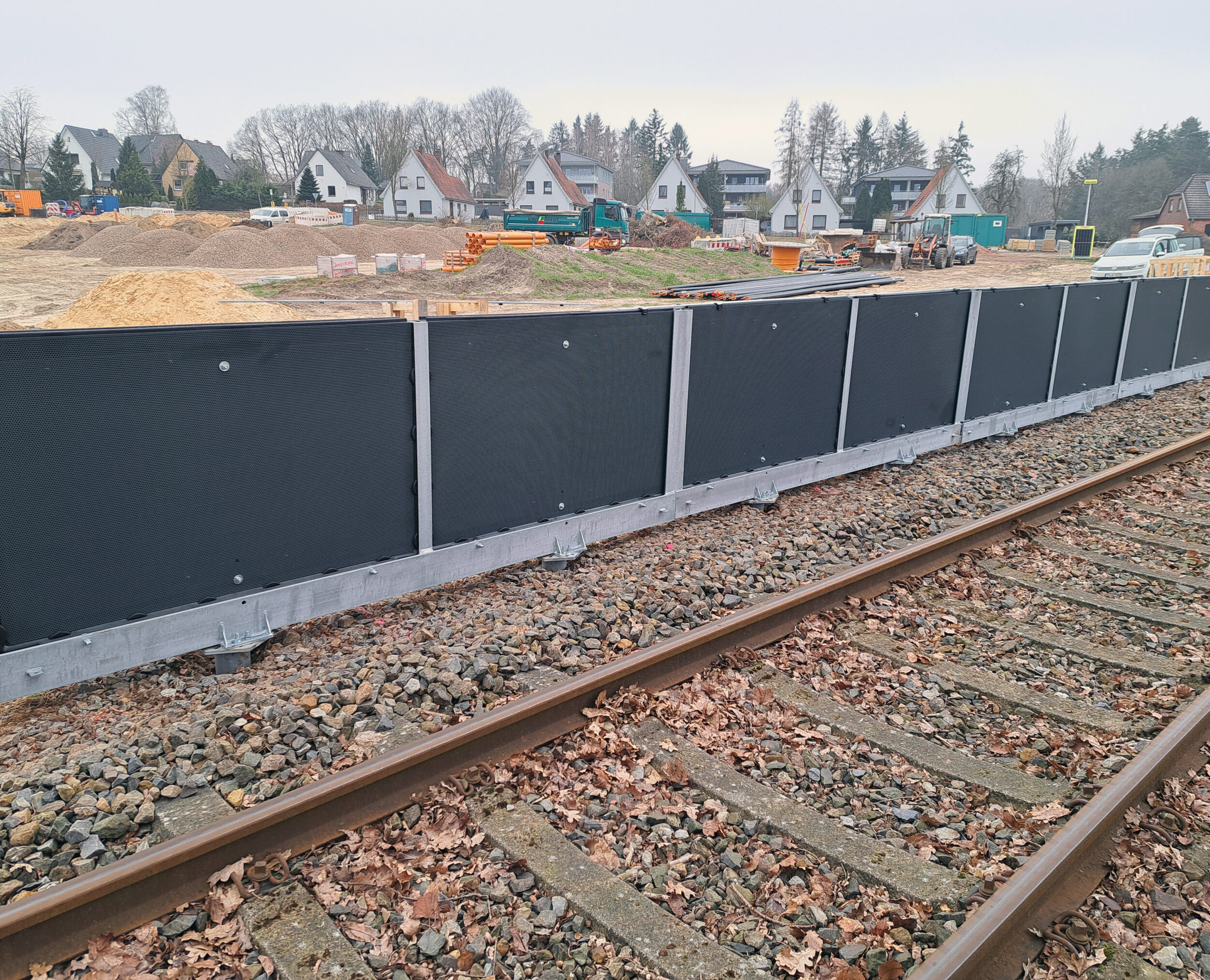 STRAILwave mSW1250 - Noise barrier installed, for limited space.