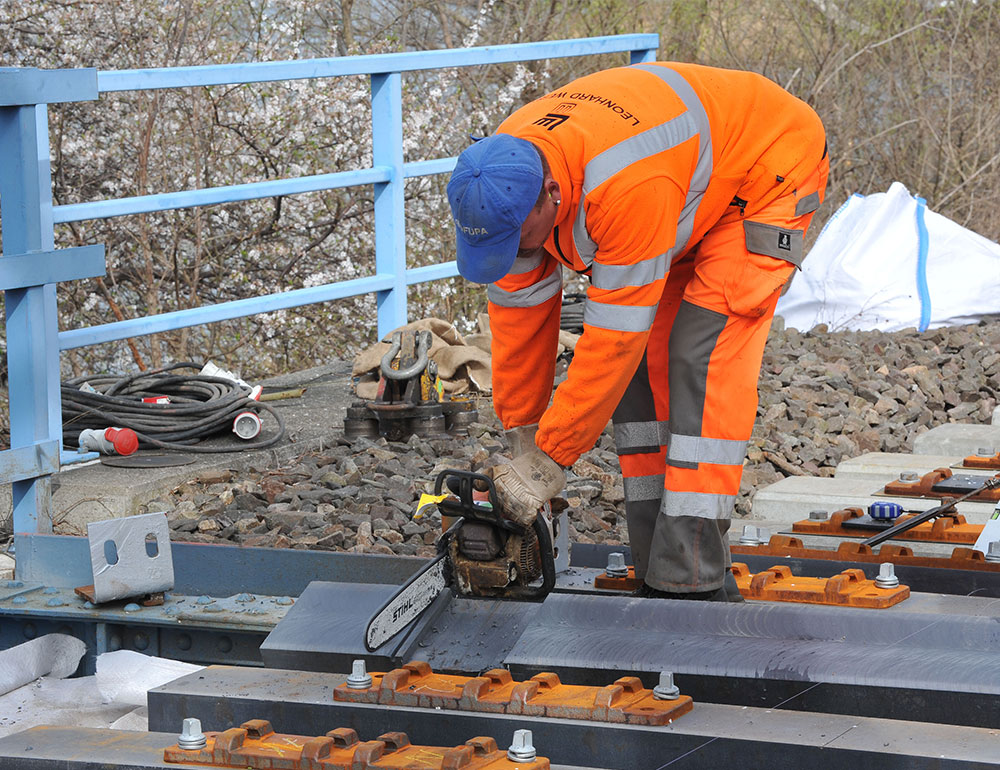 STRAILway polymer sleeper made from recycled polymer easy to machine and cut

