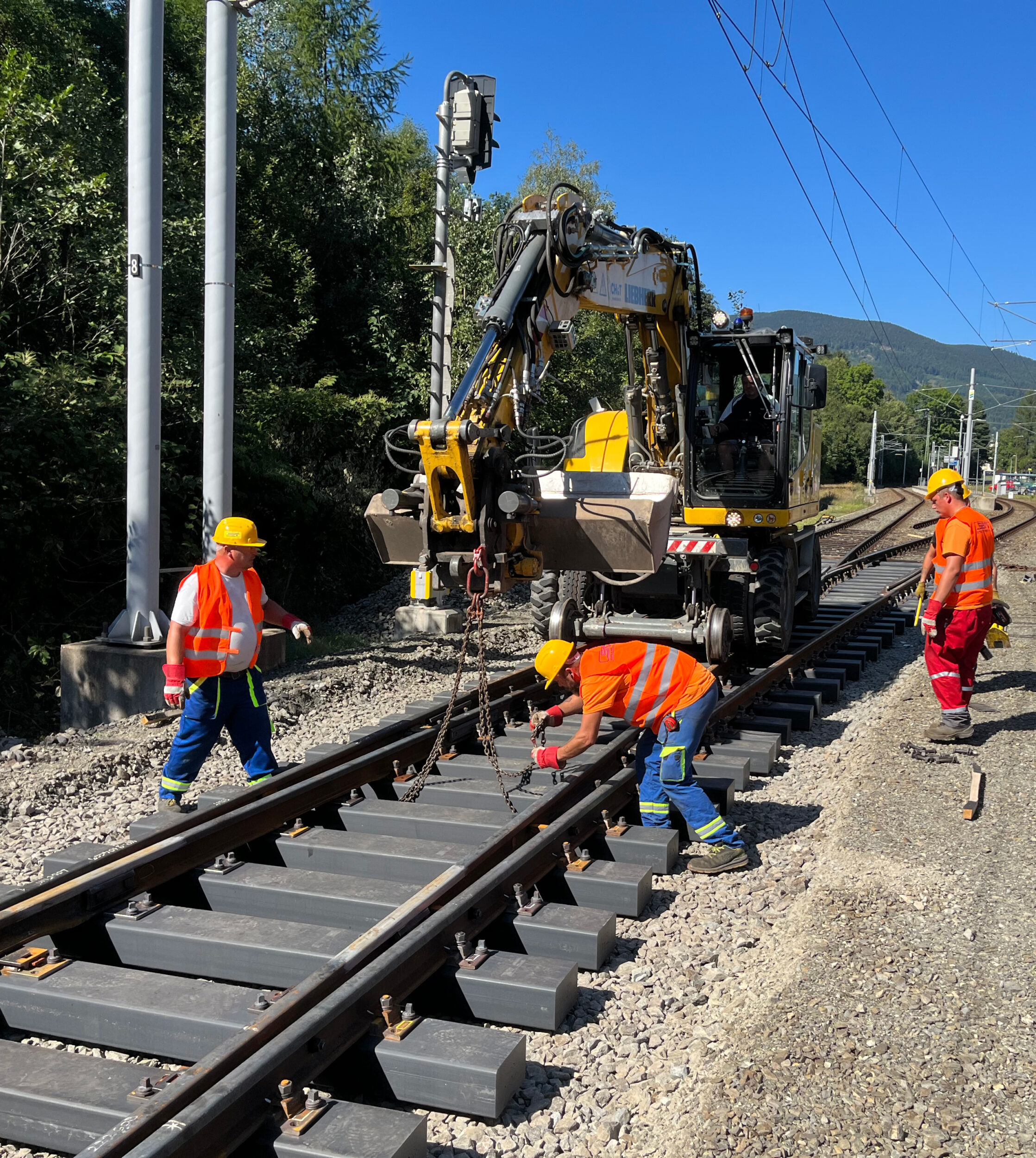 STRAILway 30 - Polymer sleepers installation of a turnout