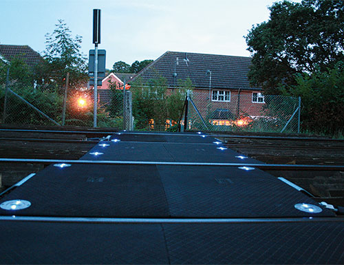 pedeSOLAR product image Illuminated level crossing with LED lamps