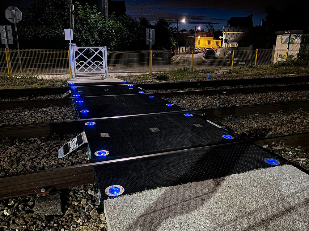 pedeSolar - Solarbetriebene LED-Markierung für mehr Sicherheit bei Bahnübergängen