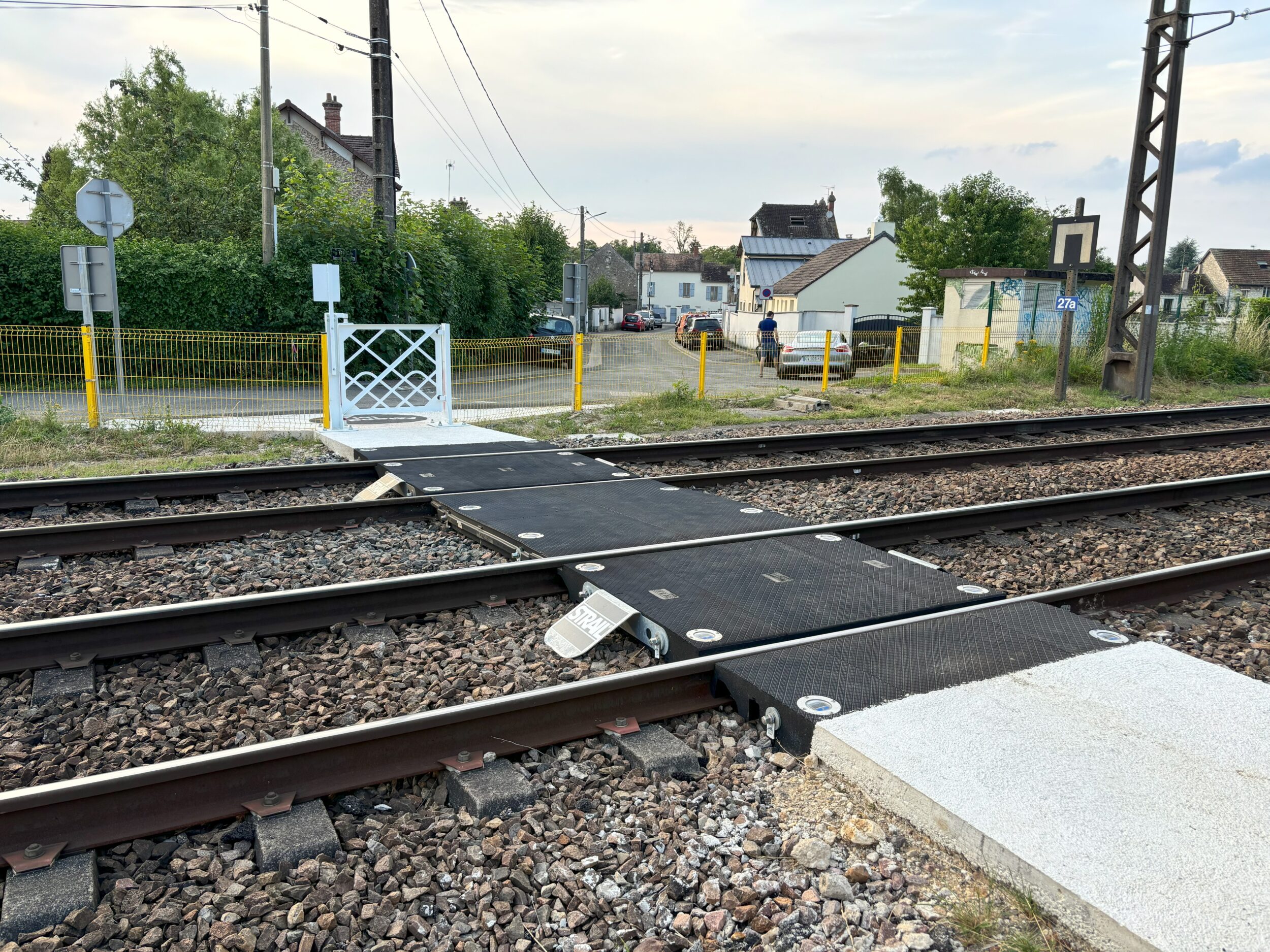 pedeSolar level crossing with solar lighting
