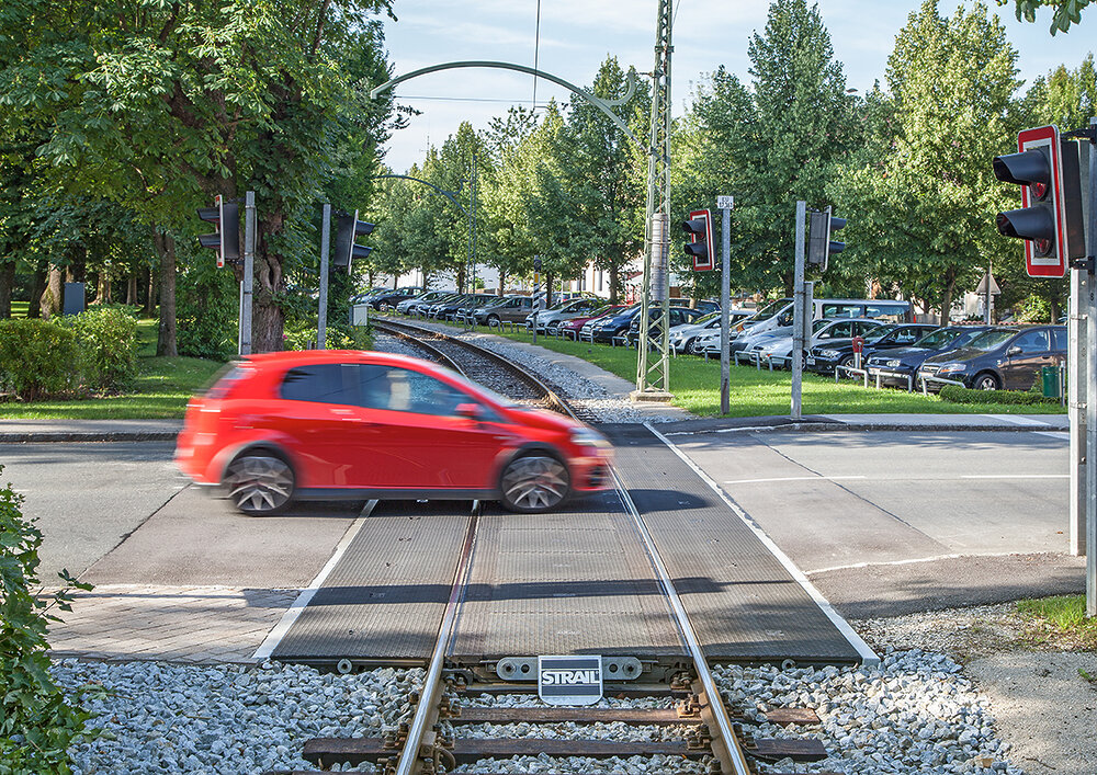 velo barrier-free level crossing - example car