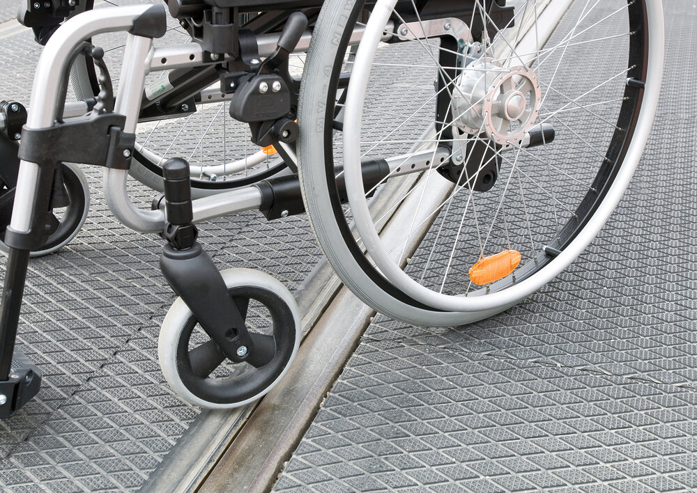 velo barrier-free level crossing - wheelchairs cross safely