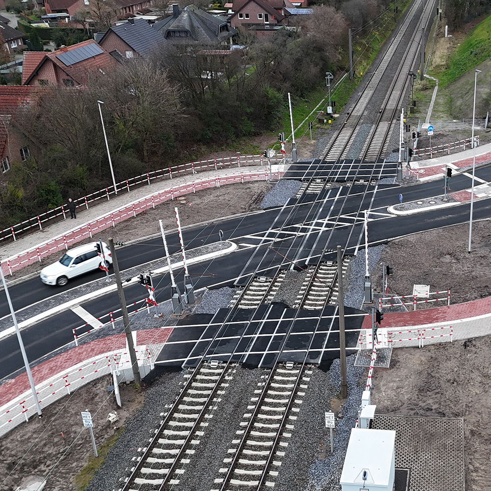 Glücksburger Straße level crossing with optimized track layout