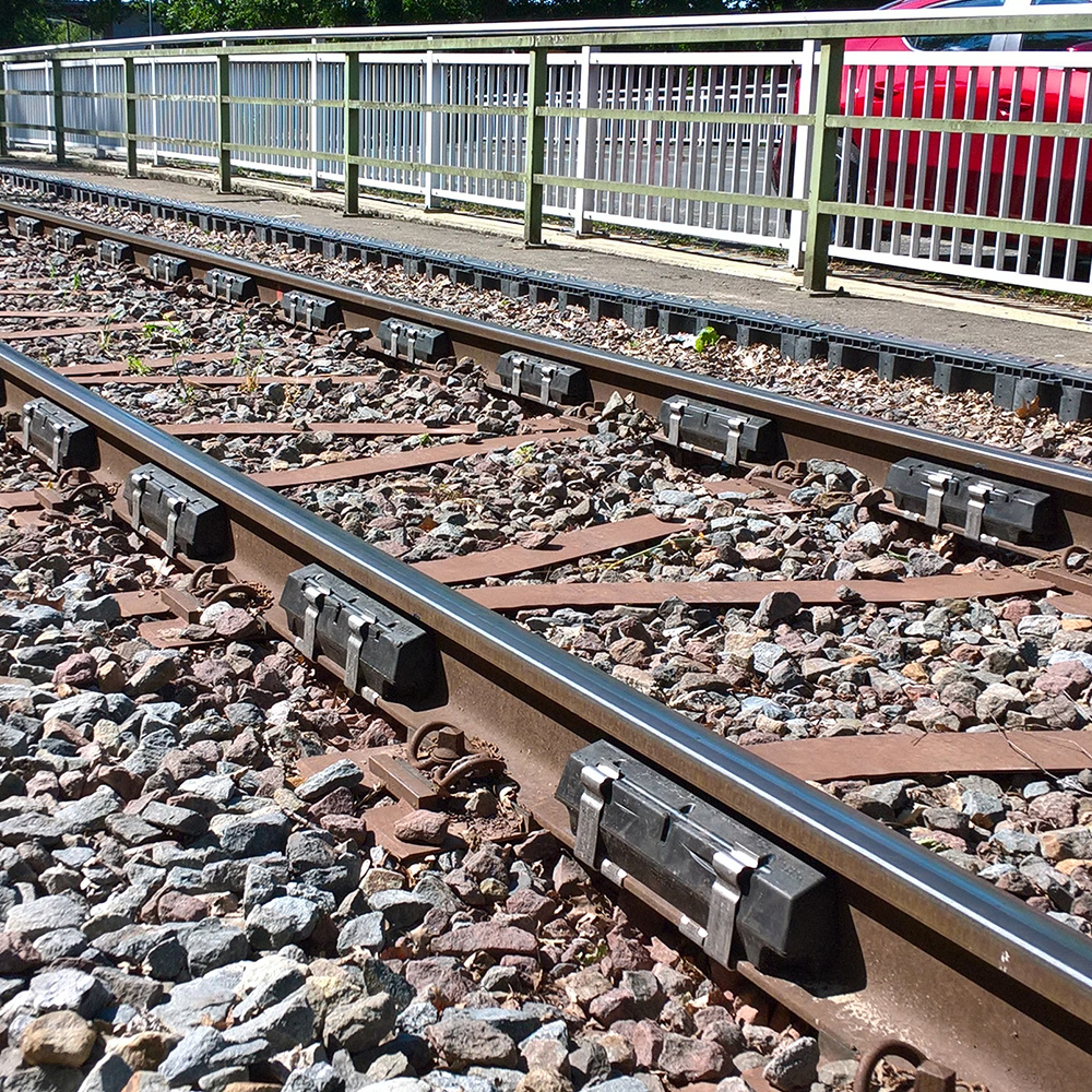 Rail web dampers noise protection solution