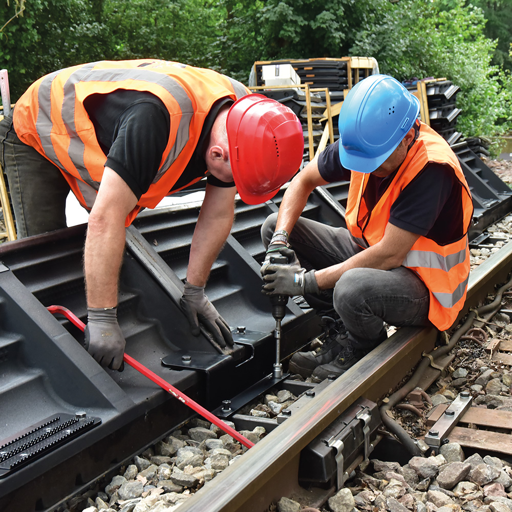 Installation of the mSW 360 mini noise barrier