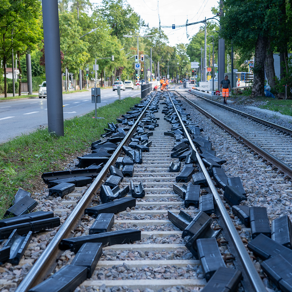 Green track Munich Installation of profiles