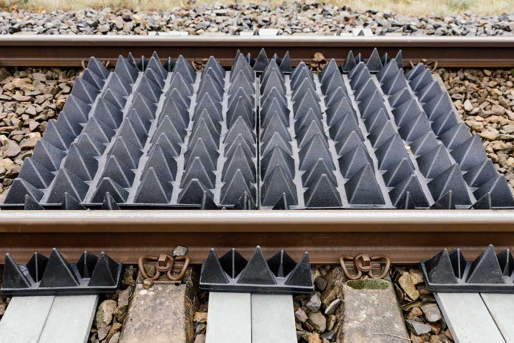 Securing railway infrastructure with the grid universal panel