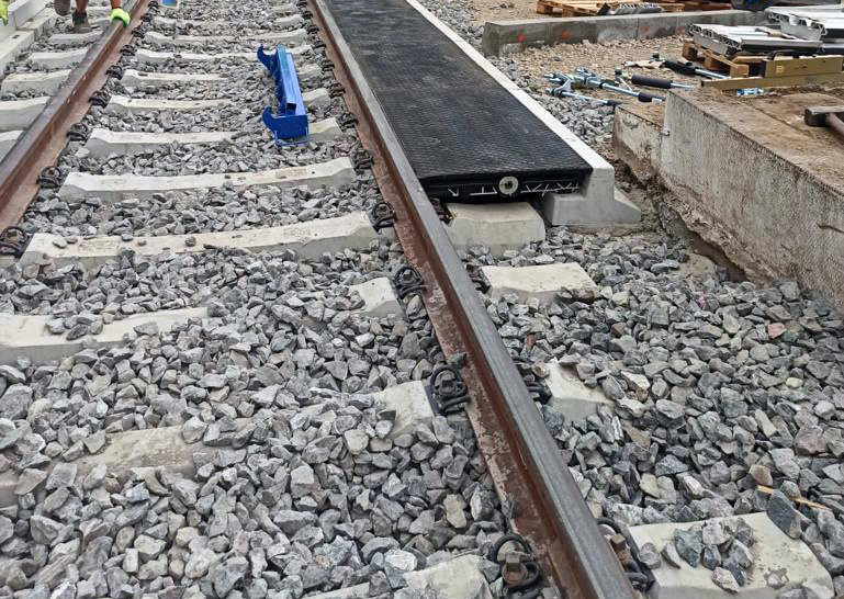 T kerbstone - Sturdy standard kerbstone built for long-lasting level crossings