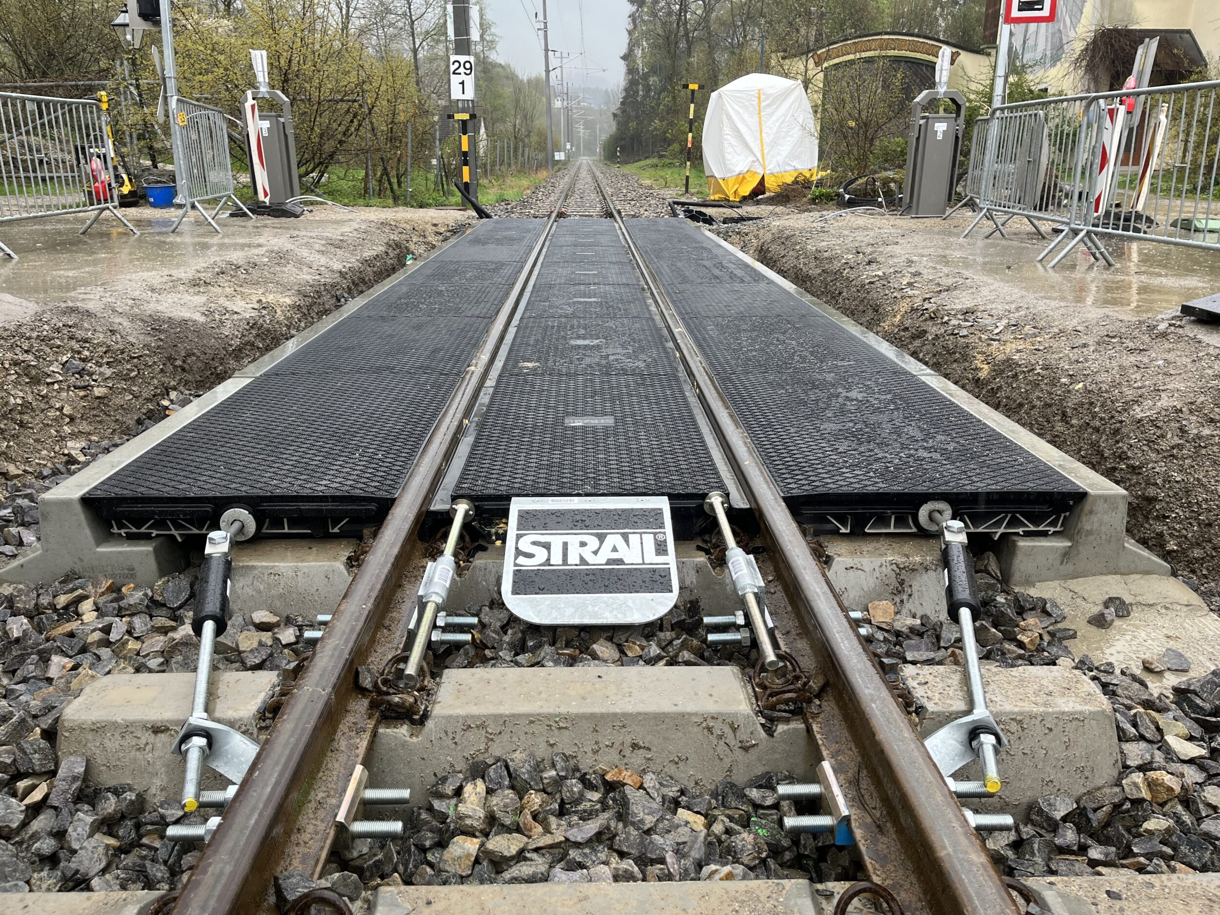 T kerbstone - Sturdy standard kerbstone built for long-lasting level crossings