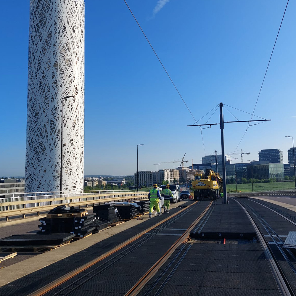Installation of inno level crossing panels on Water Tower Bridge 