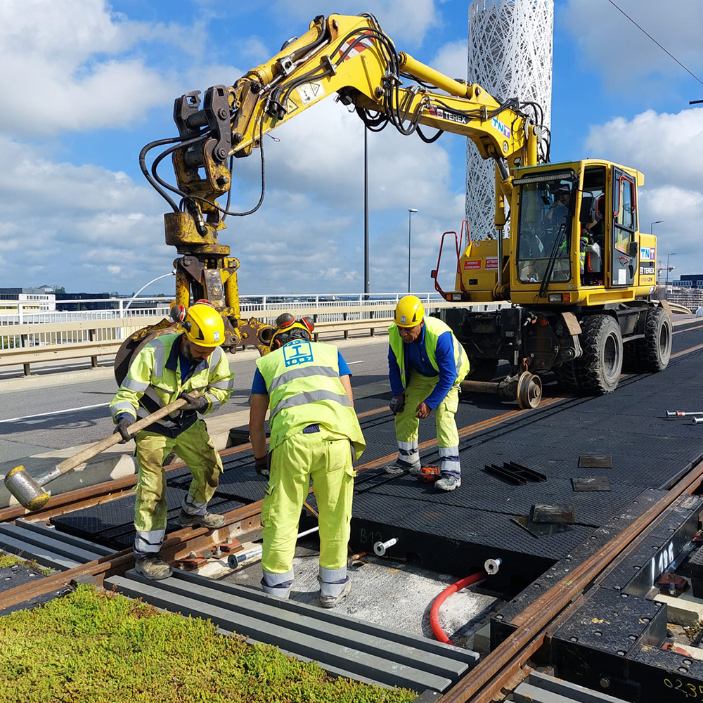 Installation of inno on bridge for emergency access