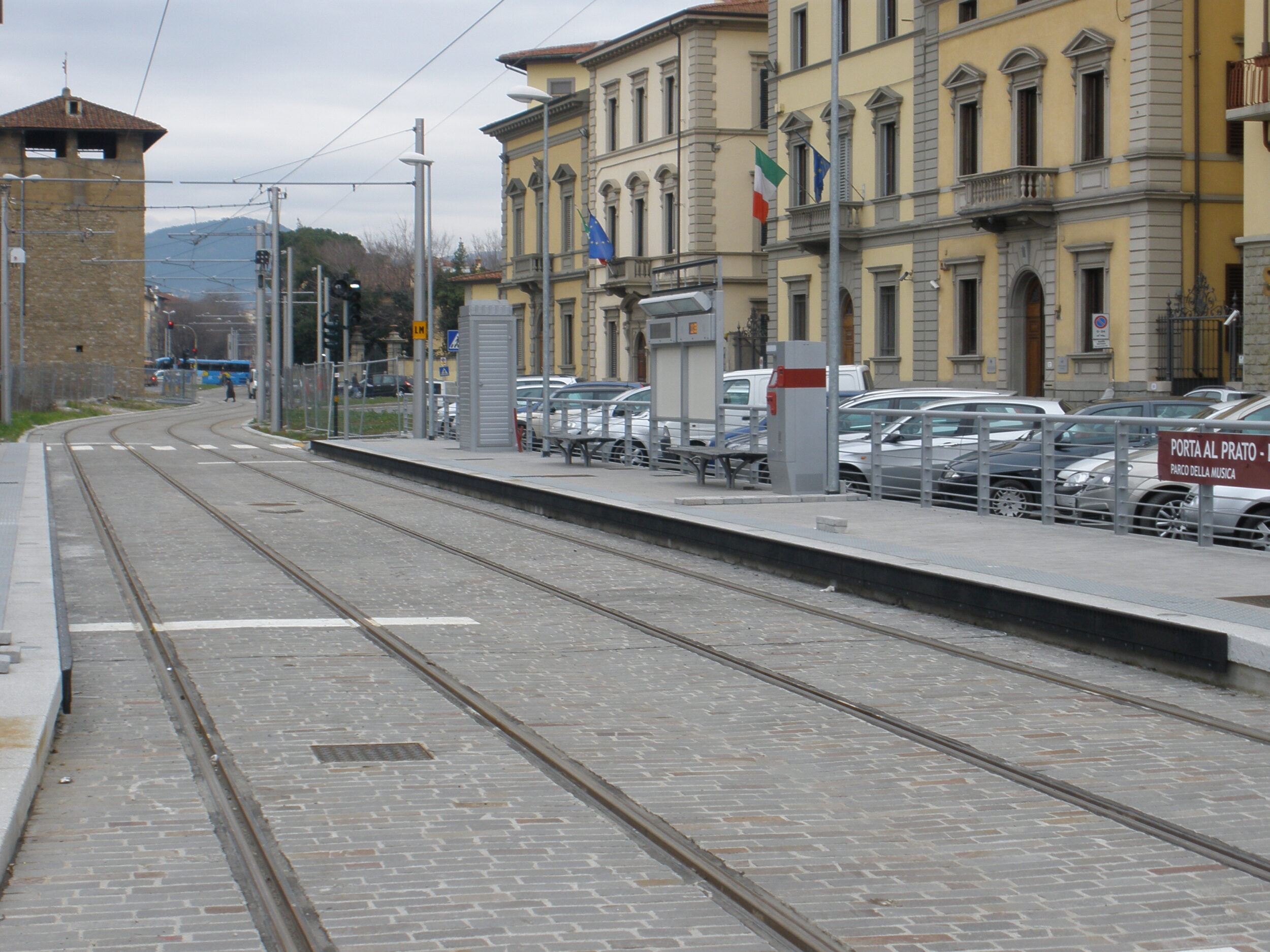 edge platform edge picture Barrier-free platform edge made of rubber for enhanced comfort and safety