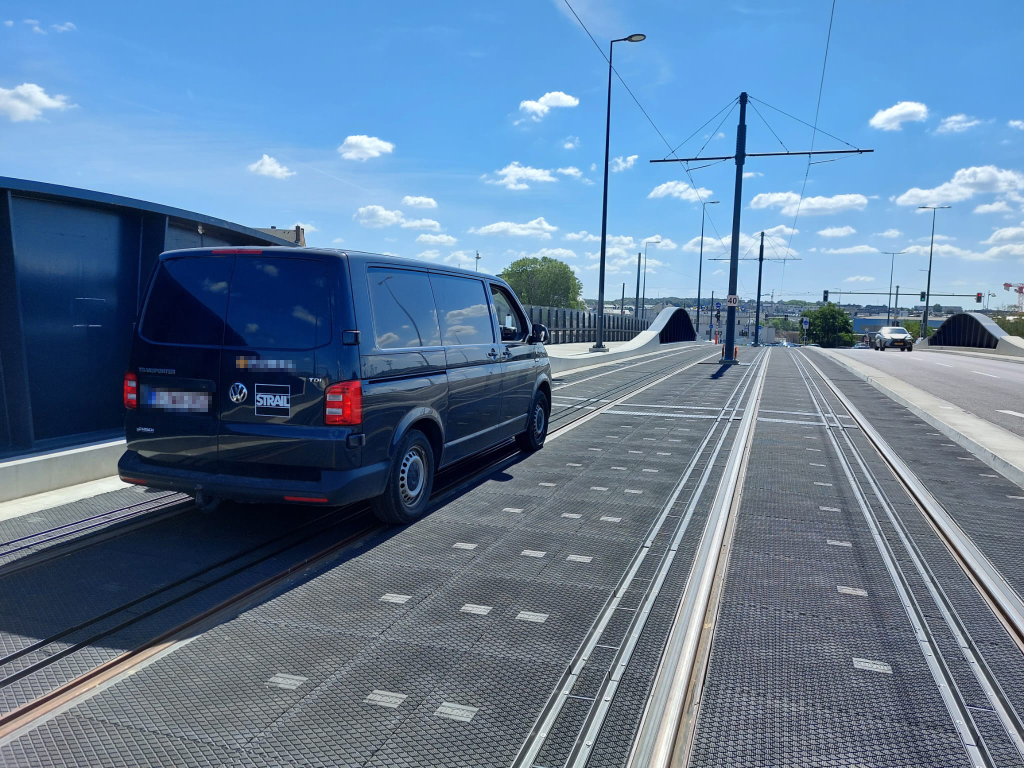 Emergency access on a bridge - inno level crossing system