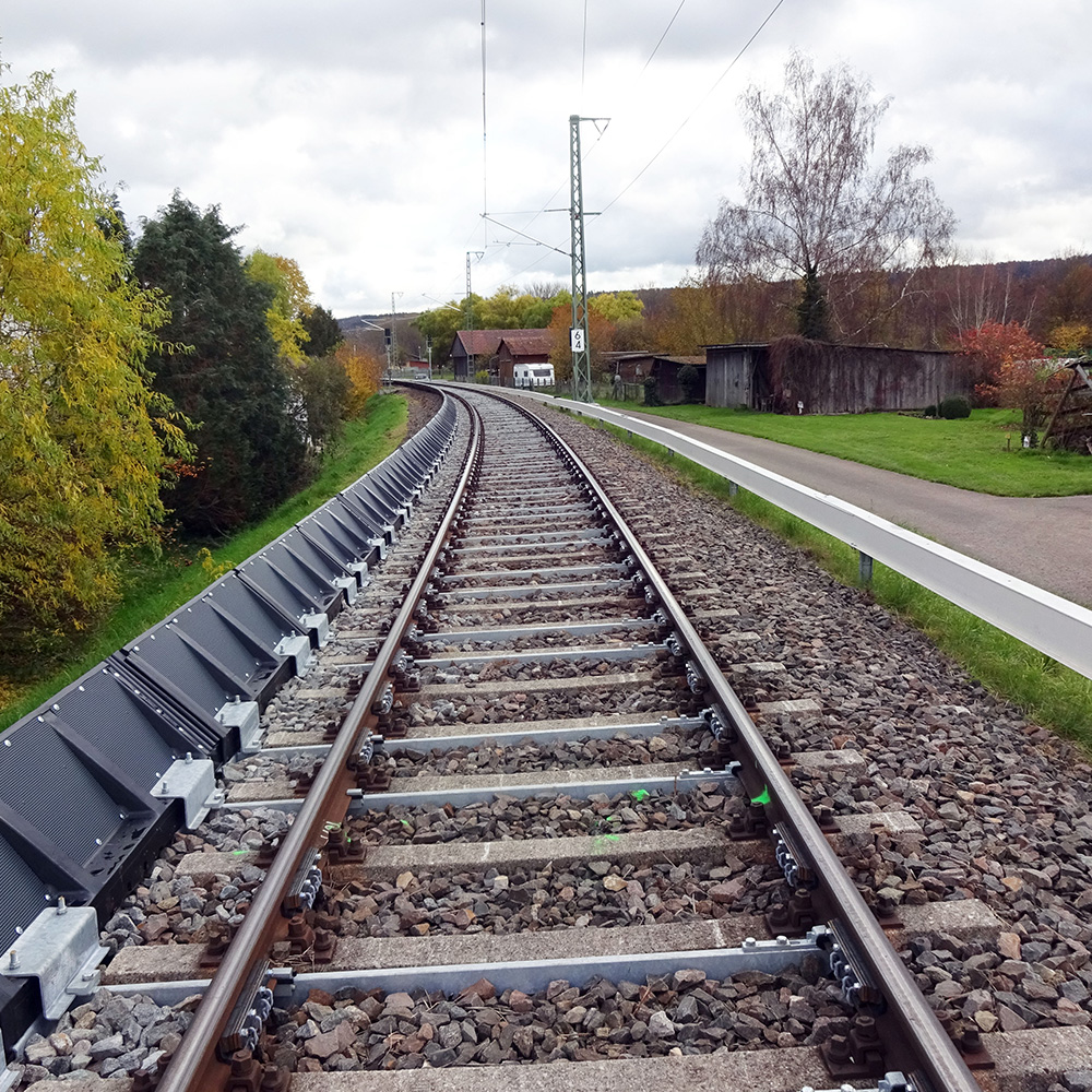 mSW 360 mini noise barrier installed with curve radius