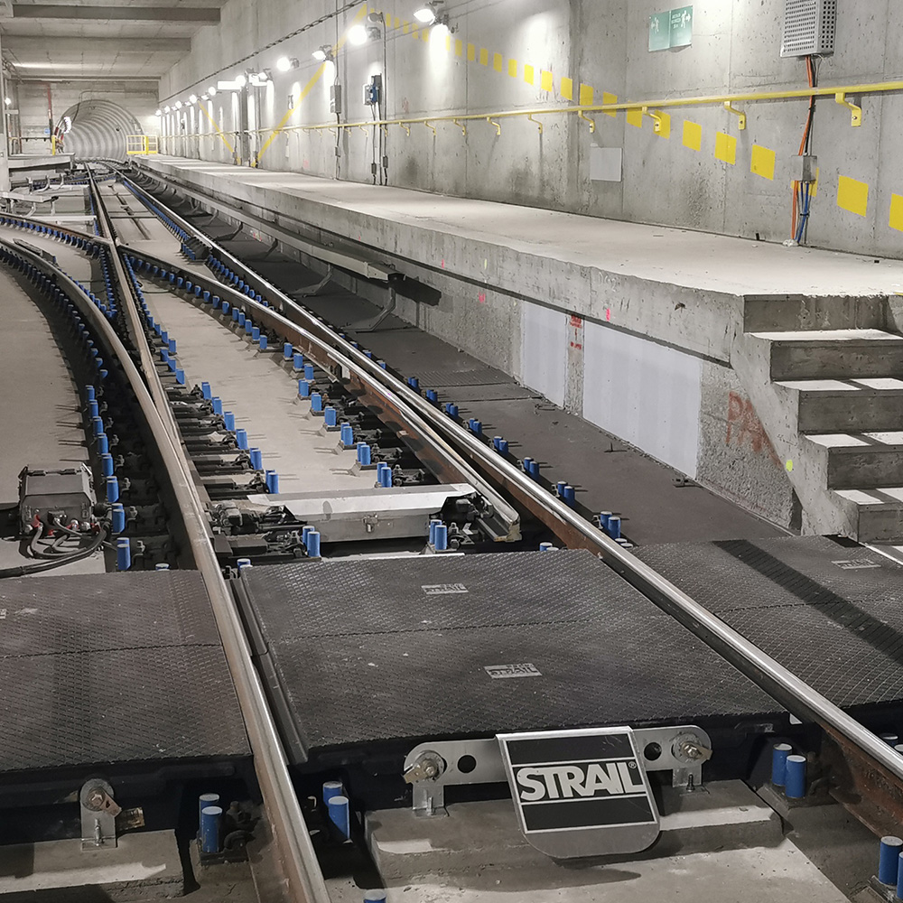 Safety in the tunnel with pede crossing