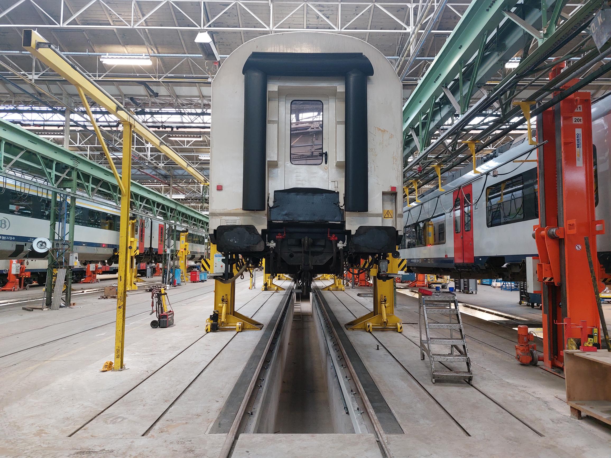 profil - Track crossing system for rails - maintenance hall