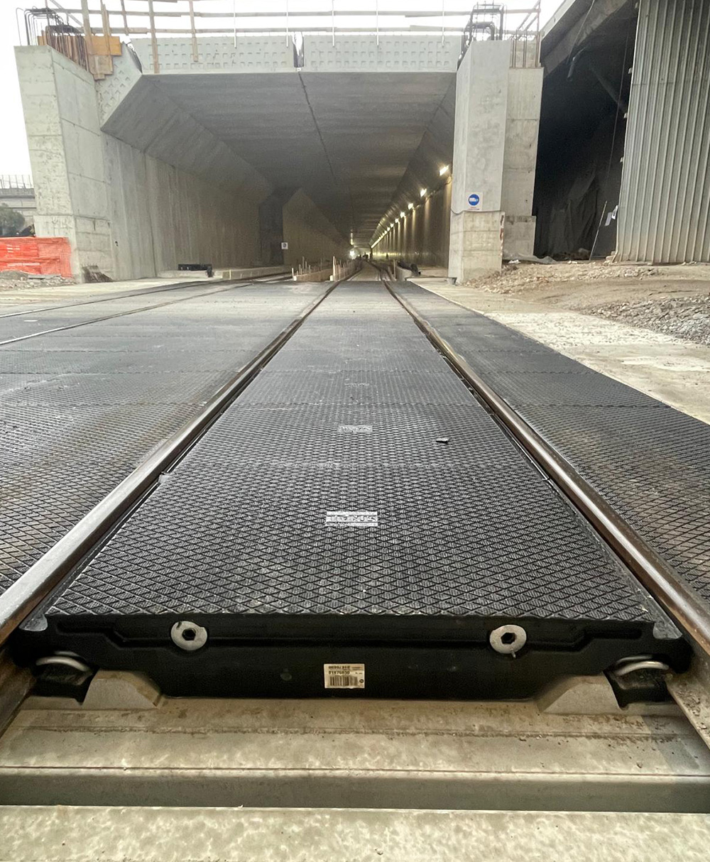 inno auf fester Fahrbahn für Aufgleisplattform für Rettungsfahrzeuge