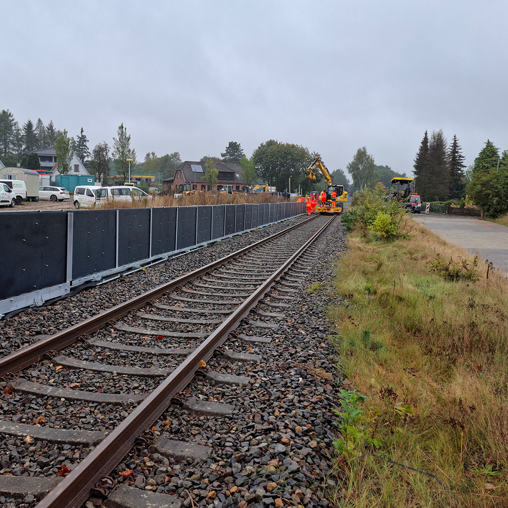 niedrige Lärmschutzwand für neues Wohngebiet Schallschutz bei freier Sicht