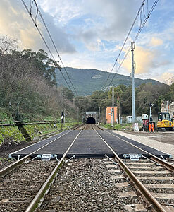 Aufgleisplattform für Einsatzfahrzeuge mit inno