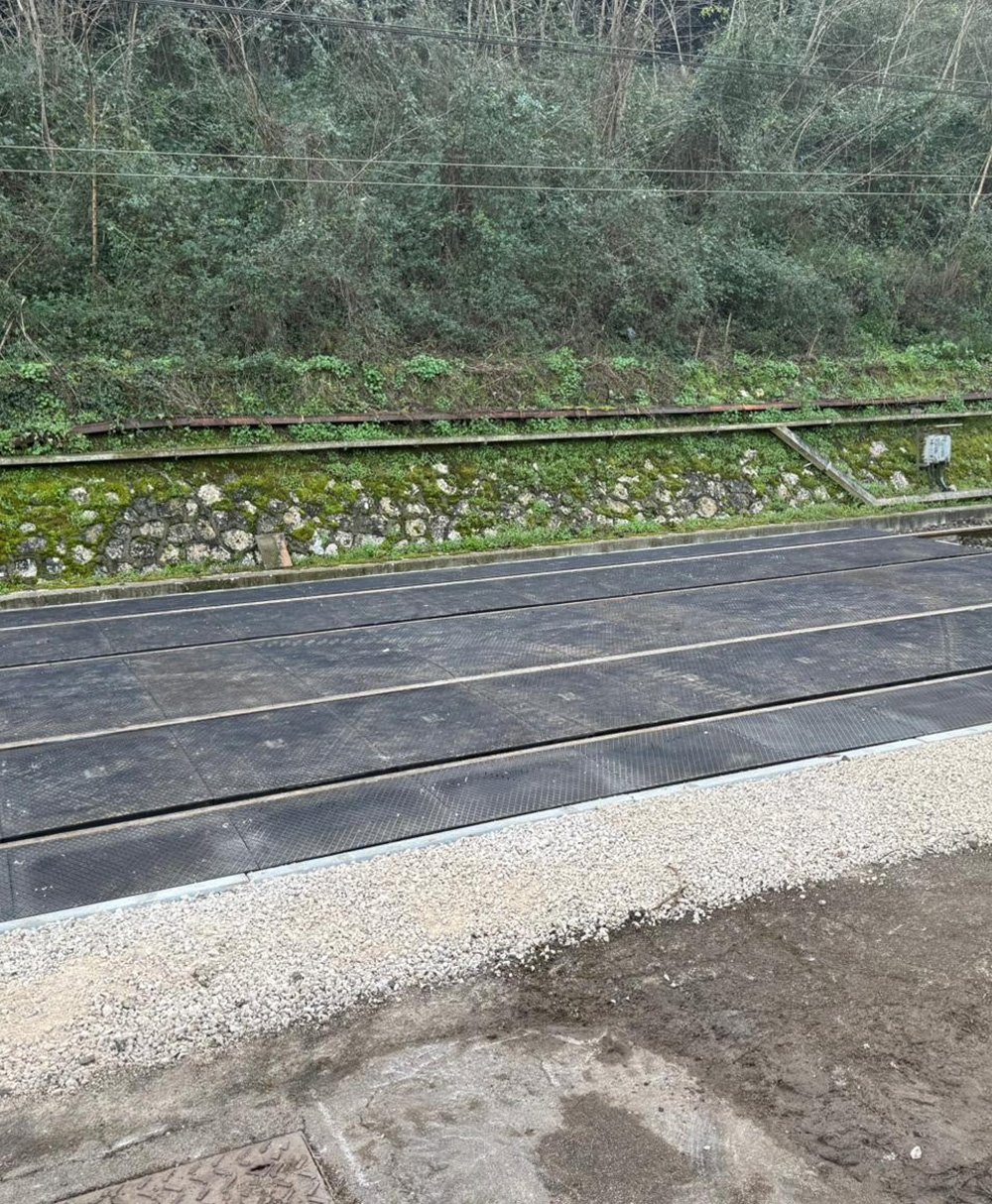 inno Bahnübergangssystem für niedrige Belastungen und Sonderlösungen wie Aufgleisplattformen vor Tunnelportalen