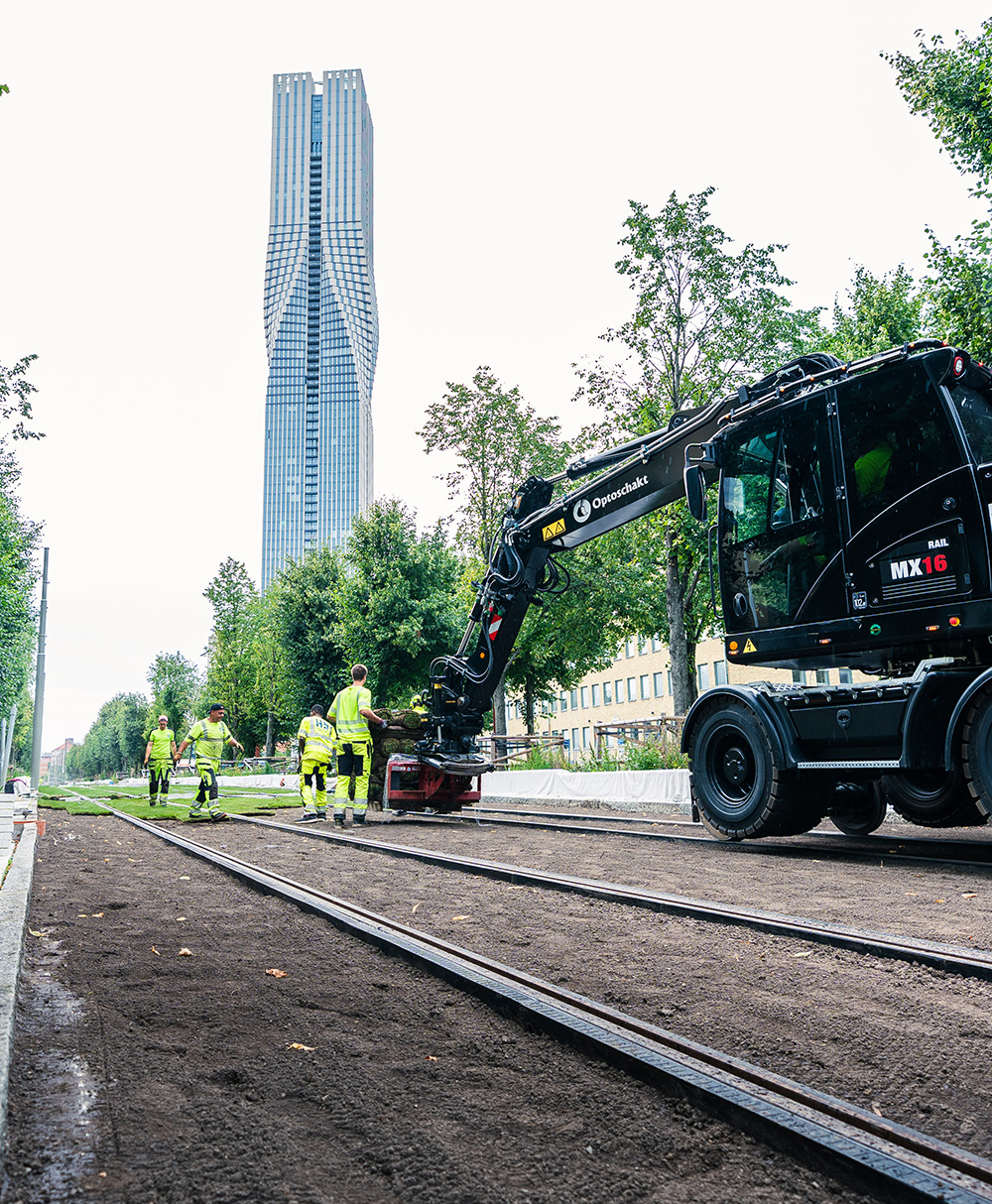 STRAILastic Schienenisolierung in Göteborg, Erde einbringen 