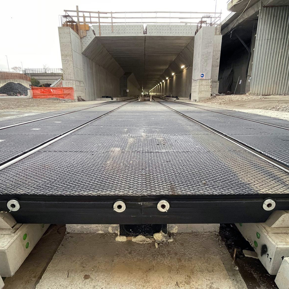 A Genua inno vasúti felállási pont betonpályán
