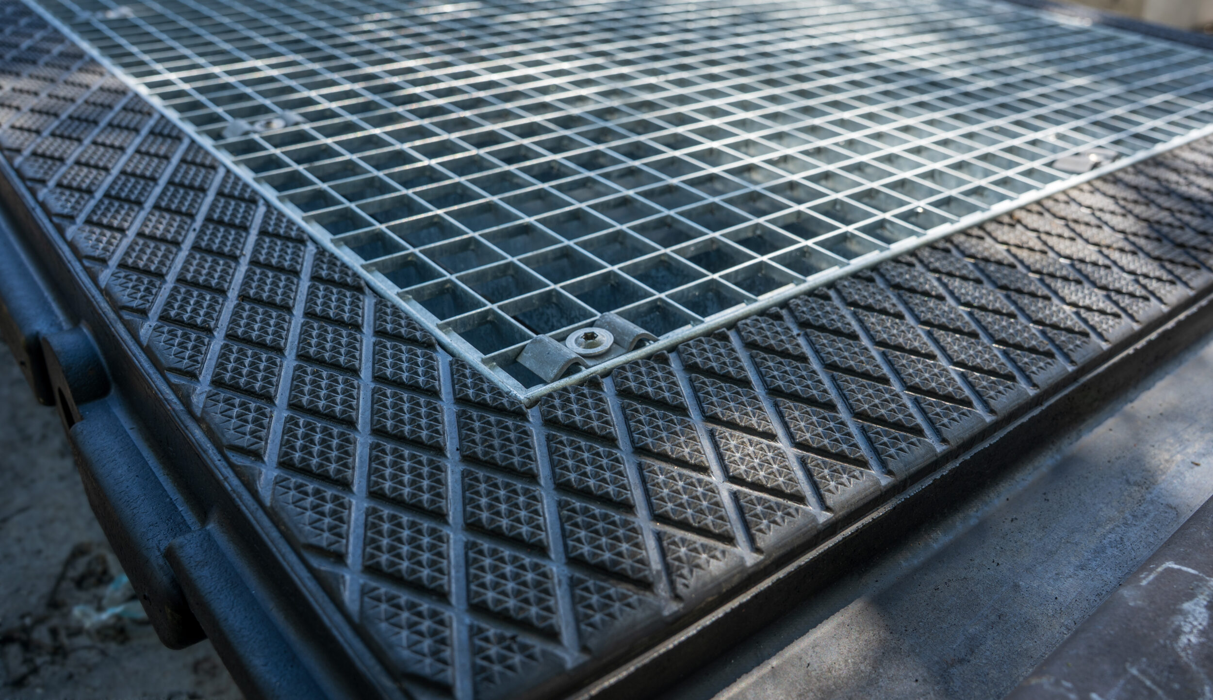 Grid for easy access to the substructure