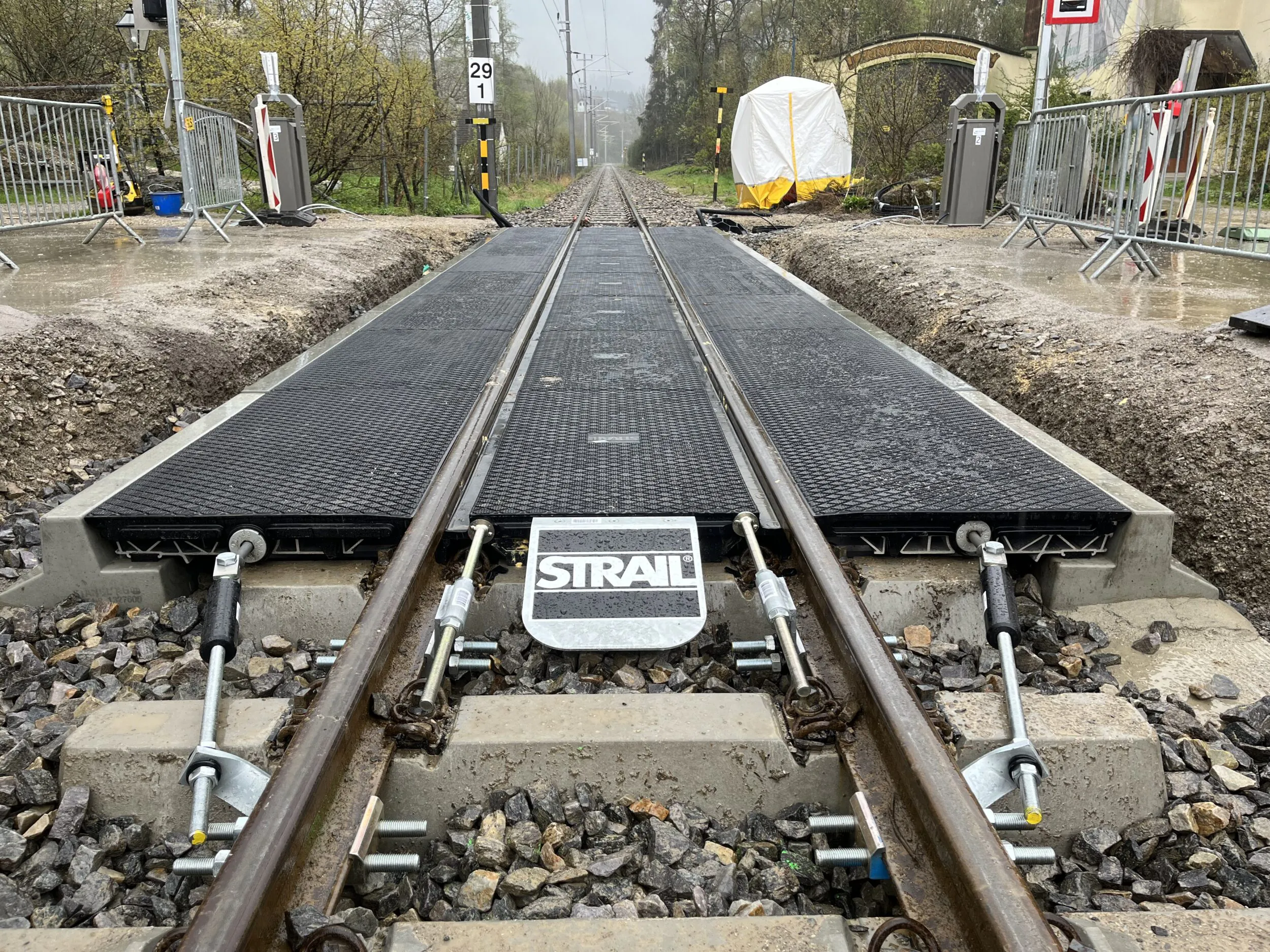 T-Bordstein - Robuster Standard-Bordstein für langlebige Bahnübergangssysteme eingebaut