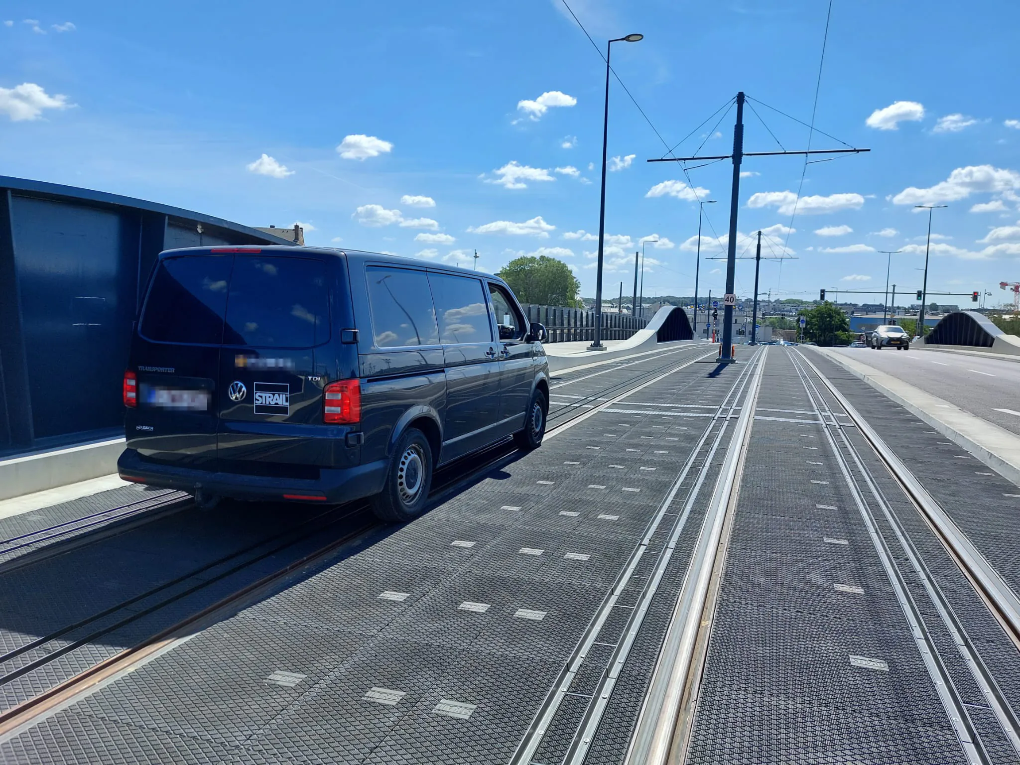 Emergency access on a bridge - inno level crossing system