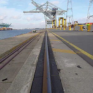 profil Kranbahnschiene Antwerpen sichere Überquerung für Logistikverkehr