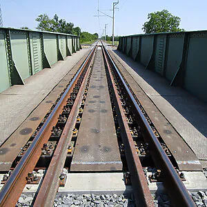 STRAILway Kunststoffschwellen Brückenbalken Installation Ungarn