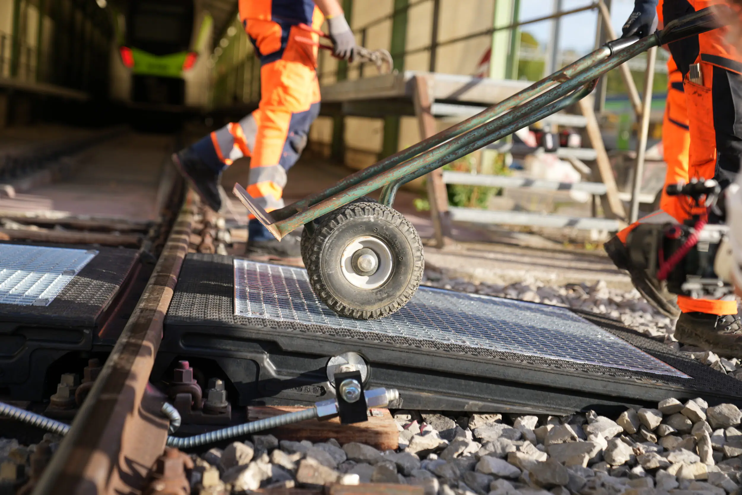 Gleise sicher überqueren mit vario Dienstüberweg
