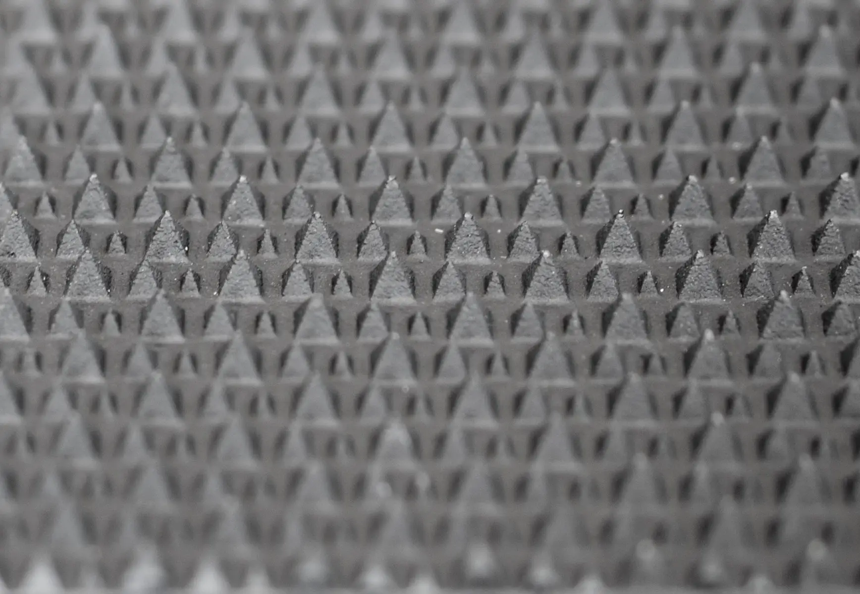 The surface of apex has a unique texture and is made of polymer for extra grip